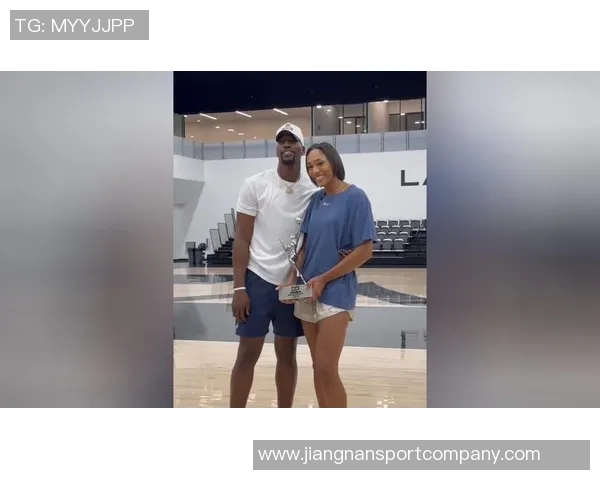 阿德巴约：全队15人随时准备上场展现团结与激情